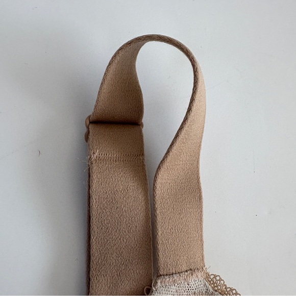 Wacoal Lace Bra in Beige - Picture 4 of 13